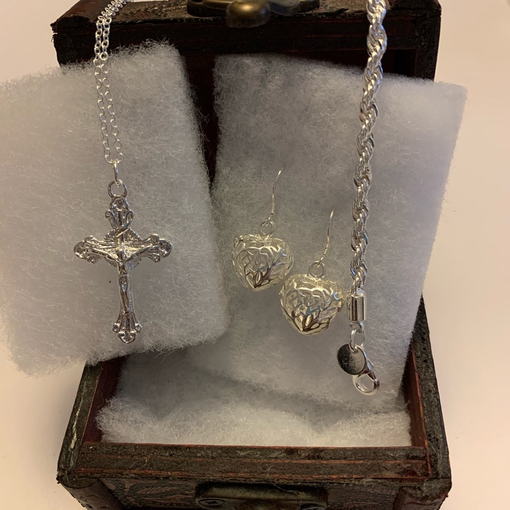 Brand New 3 Piece Stamped 925 Jewelry Set.